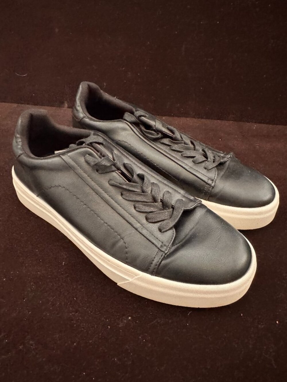 Calvin Klein Men's CMSVINGO Black Low Top Sneakers Shoes White Sole Size 10 US